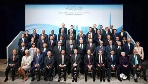 “关键时刻”发声的周小川