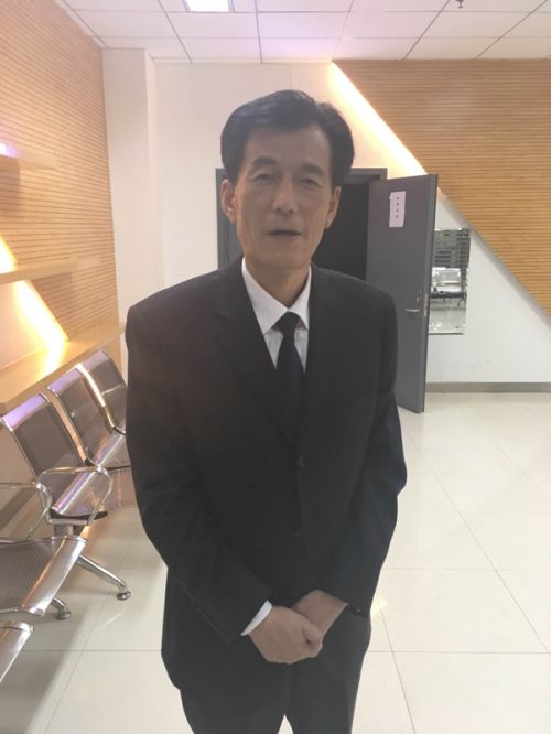 市城管局局长严石表示，问政后心情久久不能平复 ，这些年虽然城管局做了很多工作，依然存在很多问题，通过电视问政暴露出来，这是坏事也是好事，接下来他们将以电视问政为契机，对暴露出的问题进行整改，全面提高城市管理水平。