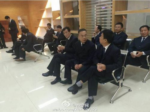 开播前西安市城市管理局各个领导已经正装就位。 本文图片均来自 华商网