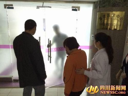 王中奎夫妇在医院守候了6天，儿子的伤情依然被诊断为“不可逆”。