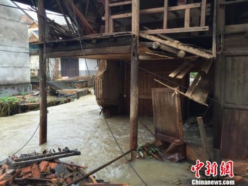 浙江遂昌山体滑坡灾后现场。 何蒋勇 摄