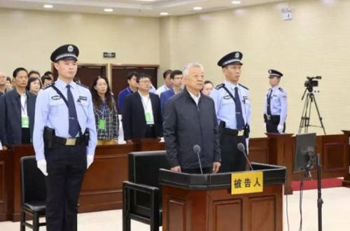 白恩培在法庭上