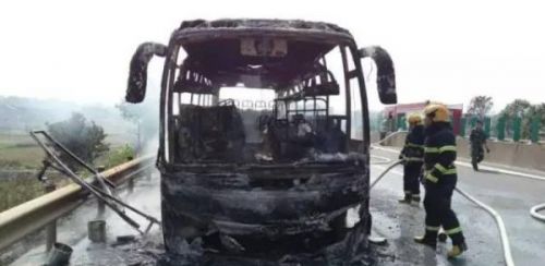 截至发稿时，事故现场清理完毕，高速公路恢复正常通行。此次事故因为处理及时、得当，没有造成人员伤亡。