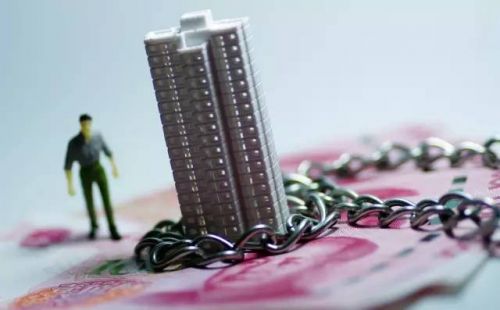 同一天晚间，广州市也发布相关意见，严格执行广州市原有住房限购政策，同时严格执行现有差别化住房信贷政策。