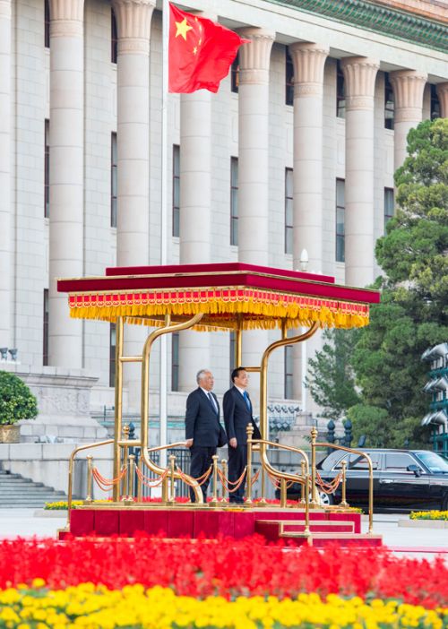 会谈前，李克强在人民大会堂东门外广场为科斯塔举行欢迎仪式。全国政协副主席陈晓光等参加。