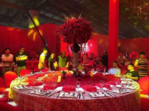 网络上流传的“股神赵老哥”婚礼现场照片。