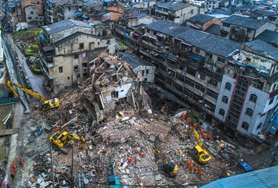2016年10月10日4时许，浙江温州市鹿城区双屿街道中央涂村中央街159号4幢民房倒塌。新华社发