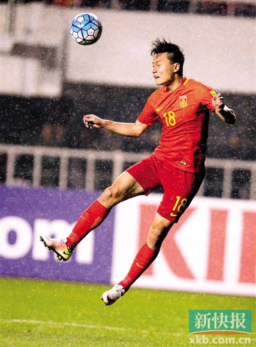 对国足来说,眼下首要的问题就是如何进球。 新华社发