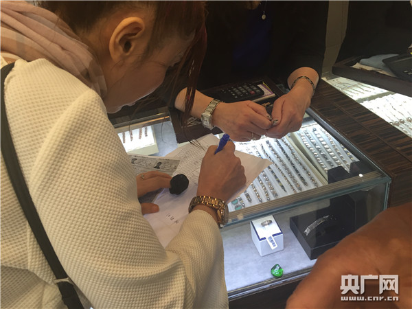 香港导游对客人的消费逐一登记