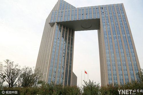 该酷似央视大楼的建筑