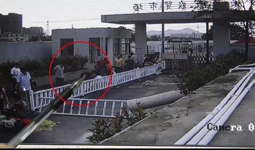 一斤半水果要价6000元！小伙子稀里糊涂居然买了