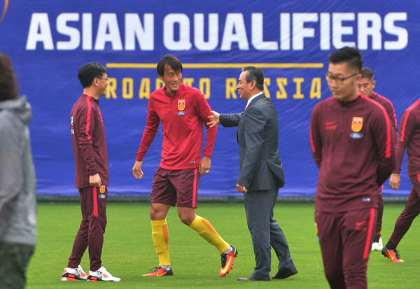 9月29日，蔡振华探访国足武汉集训。