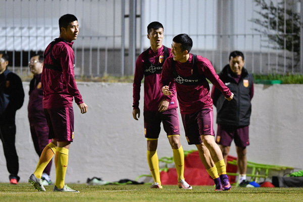 10月8日，中国男足抵达乌兹别克斯坦训练备战。 文内图均来自视觉中国