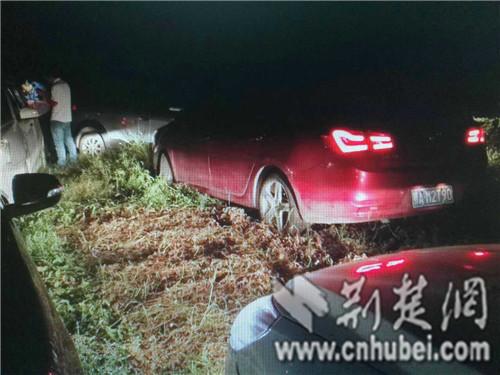 民警追缴被骗小车现场视频截图。记者 叶宁 摄