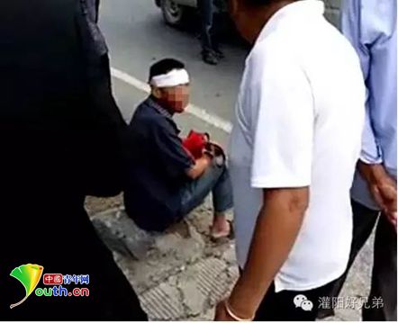 打斗中受伤的弟弟。