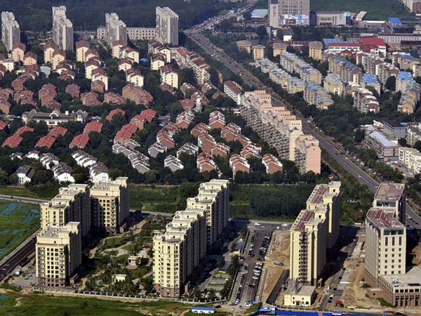 在济南，济南新房的成交量则是“从高空跌到谷底”。10月2日最高1765套，当晚“限购限贷”政策出台，10月3日开始网签量就大幅缩减，呈断崖式下跌，到10月7日成交量仅为230套。