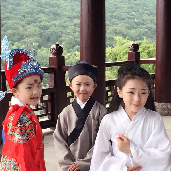 少儿版《白蛇传》刷屏，我们该为祖国的花朵忧心忡忡吗？