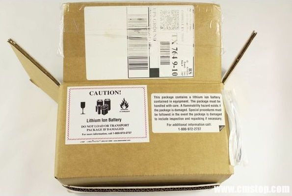 最外层盒子上有明显的锂电池标识。