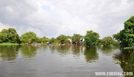 当你坐在电影院为《湄公河行动》捏了一把汗时可不要忘了，湄公河也有501.7千米流在柬埔寨国境内。同时，东南亚最大的淡水湖金边湖也在这里。