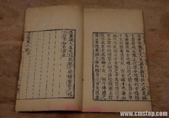 《真腊风土记》由元代人周达观所著。800多年前，周达观奉命逗留古国真腊1年有余，以游记的形式记录下当时柬埔寨地区的风土人情。有游客说，在柬埔寨旅游，好似在经历800年前周达观经历的一切。