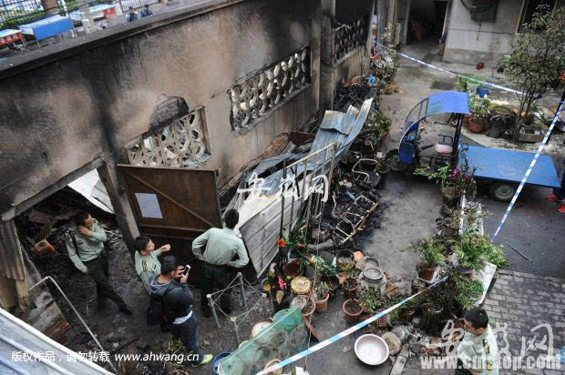 合肥一电动车棚凌晨起火看守老人救车时身亡