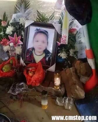 失足掉入窨井的文成11岁女孩小林