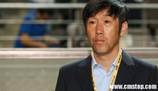 高洪波在昨晚发布会上表示：“比赛之前，我和中国足协领导有一个很长时间的交流，他们认为中国男足目前的成绩，主教练应该承担主要的责任。所以，我选择离开，感谢我的团队对我的支持和帮助。还有感谢中国球迷对中国男足的不离不弃。希望中国男足越大越好，现在我身体感觉也不是很舒服，所以我先离开。”