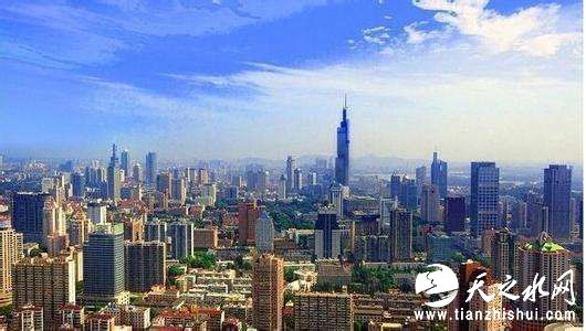 21世纪经济报道独家确认，10月12日上午，上海银监局召开会议向辖内银行提示房地产信贷风险，内容主要为对公房地产融资规范，同时再次强调要严格执行3.25房贷新政。