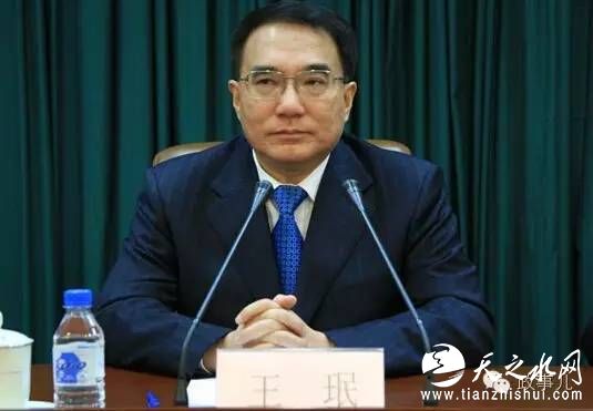 今年8月10日，中纪委通报王珉的问题时就提到：王珉“公开妄议并违反中央八项规定精神”。
