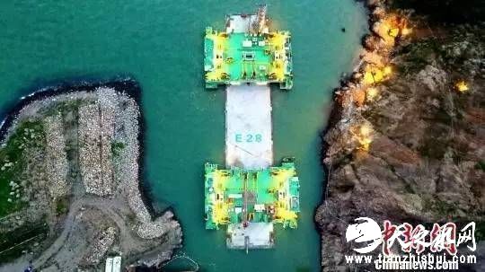 沉管的安装并不是一帆风顺。