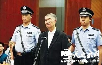 据报道，沈培平是曾任云南省副省长孔垂柱的秘书。