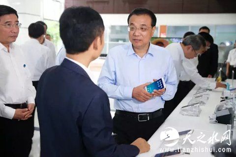 李克强13日考察广东欧珀移动通信有限公司。