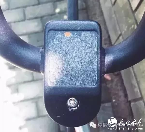 车身遍布小广告