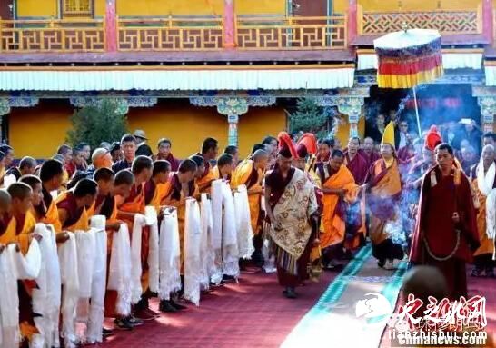 9月15日，班禅抵达俄尔寺。当日，中国佛教协会副会长班禅额尔德尼·确吉杰布来到日喀则市俄尔寺礼佛，并为僧俗信众摸顶赐福。俄尔寺位于日喀则市西南部，于公元1429年由俄尔庆·贡嘎桑布创建，距今已有近600年历史，属藏传佛教萨迦派。