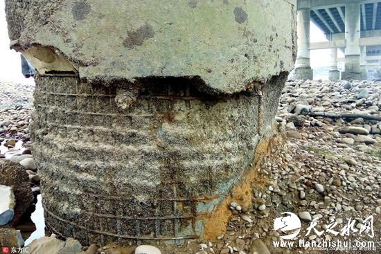 湖南大桥建成六年桥墩如遭虫蛀