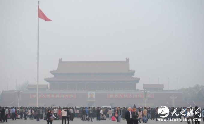 10月16日，环保部通报，对北京市重污染天气应急响应的专项督查发现，机动车污染严重，其中运行里程超过30万公里的出租汽车排放超标率达到80-90%，一半以上进京或过境外地重型车辆无法达到绿标车排放水平。
