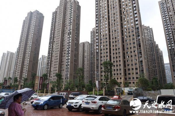 资料图片：这是2016年10月7日在福州拍摄的一处楼盘。新华社发