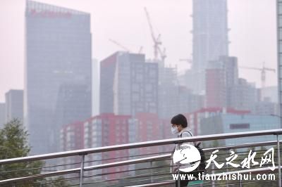 北京遭遇连续4天雾霾天。