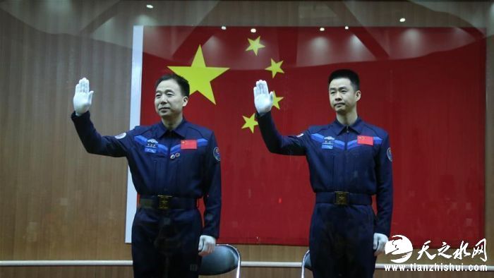 据黄伟芬介绍，航天员系统策划了四大类十六项在轨试（实）验，包括脑机交互技术在轨适用性研究、植物栽培关键技术验证、在轨味嗅觉变化规律研究、失重心血管功能研究、在轨飞行对航天员视功能影响研究等。