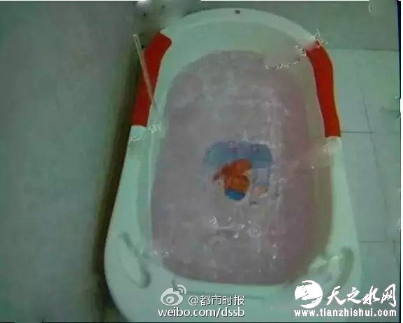 昆明多个小区自来水突变粉红色，自来水公司：管网调整所致