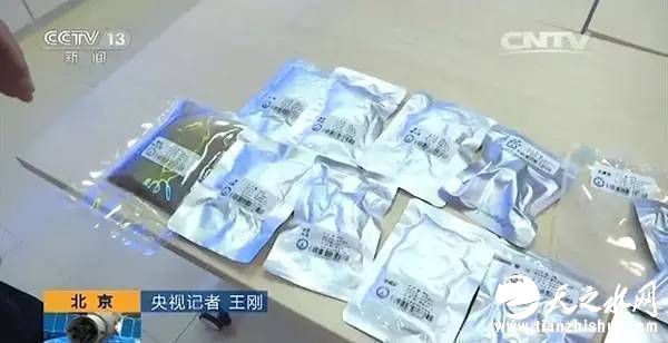 这个桌子上展示的是这一次任务中，两名航天员所需要摄入的食物。