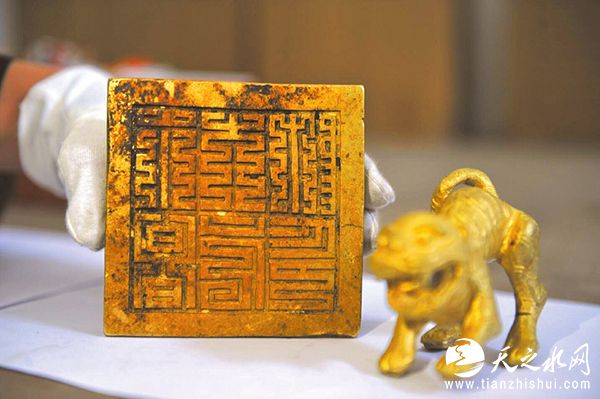 警方追回的国宝级文物——虎钮永昌大元帅金印。