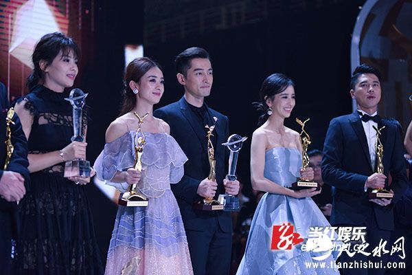 胡歌、刘涛、赵丽颖、佟丽娅、王雷获奖后集体受访。