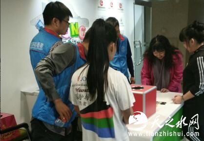 第一期沙龙主要针对来自一线的榜样，因为一线榜样最辛苦，压力最大，困难最多，也最朴素最需要关心和帮助。