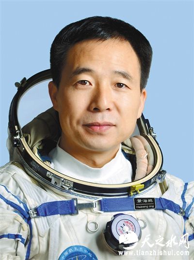 昨日7时30分，搭载着神舟十一号载人飞船的长征二号F遥十一运载火箭在酒泉卫星发射中心点火升空。 新华社记者 李刚 摄