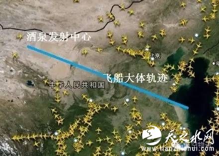 微博网友@小麦1990 通过 FlightRadar 24 软件截取的神舟飞船发射期间我国航班分布情况，由航空物语进行标注