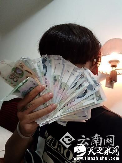 公开在微信朋友圈晒“成果”