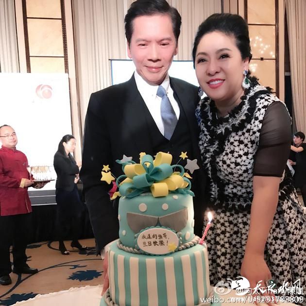 向太陈岚为向华强庆生 向太陈岚为向华强庆生