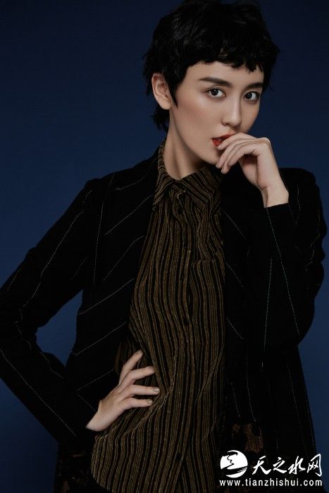 吕佳容魅惑短发3