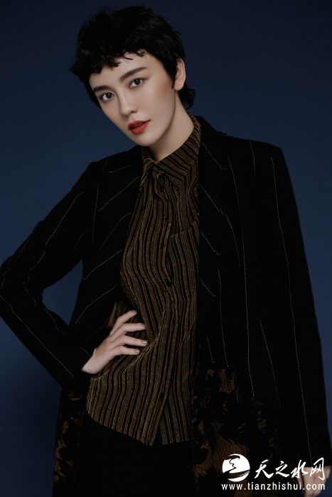 吕佳容魅惑短发2